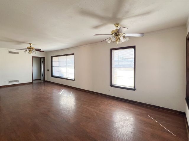 1609 E Peyton Street, Sherman, TX 75090