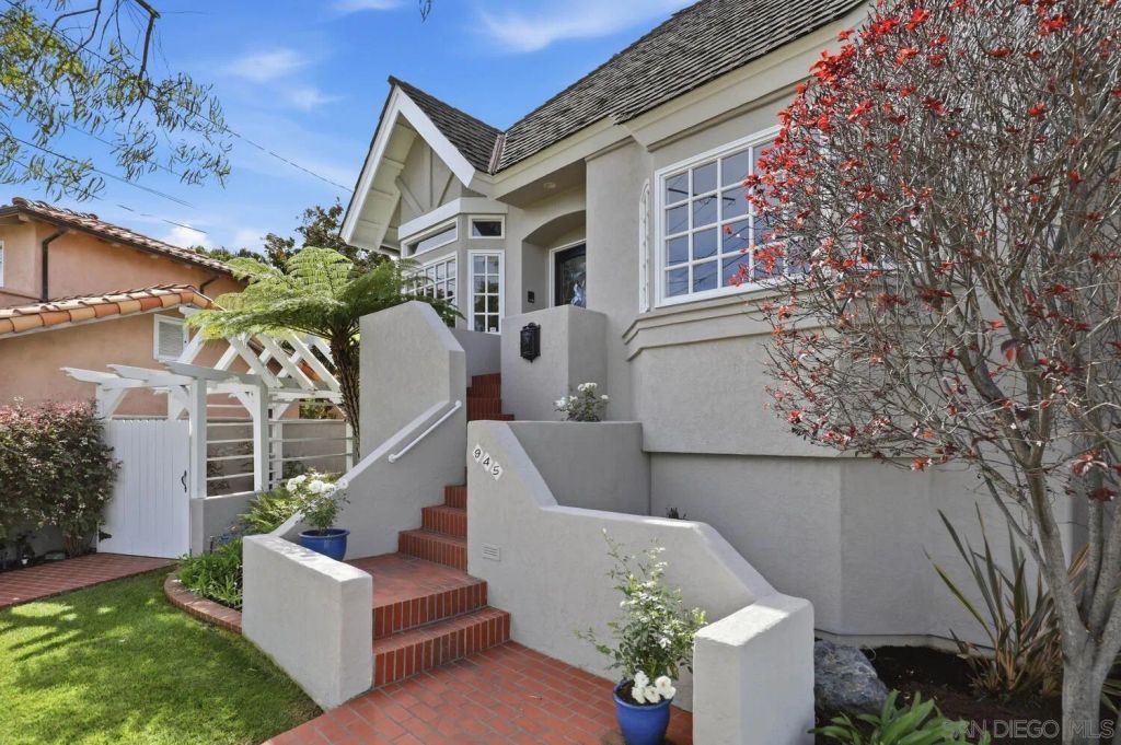 945 Bay Circle, Coronado, CA 92118