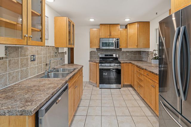 2150 Knapp Street, Saint Paul, MN 55108