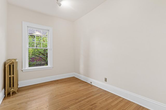 2150 Knapp Street, Saint Paul, MN 55108