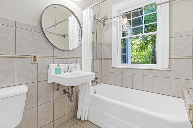 2150 Knapp Street, Saint Paul, MN 55108