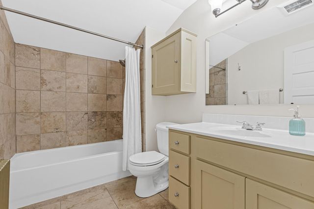 2150 Knapp Street, Saint Paul, MN 55108