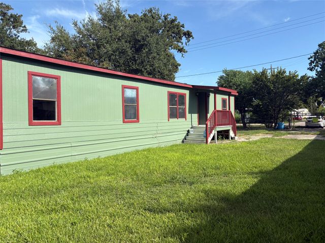 16211 N Shore Drive, Channelview, TX 77530