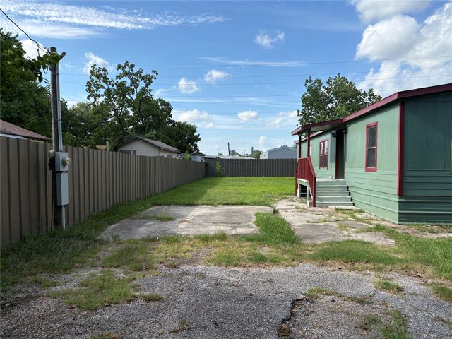 16211 N Shore Drive, Channelview, TX 77530