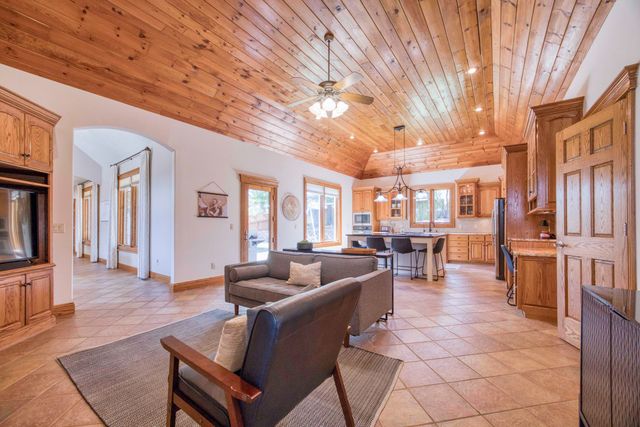 4825 S Sydney Avenue, Springfield, MO 65810