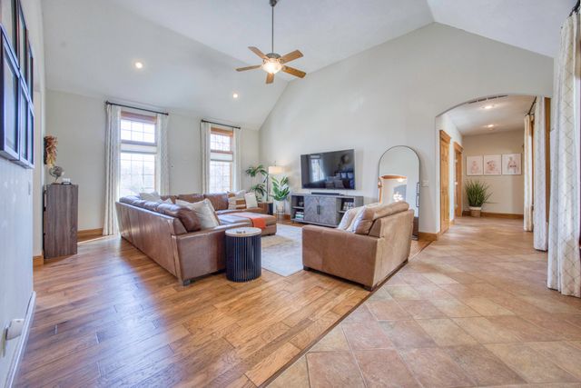 4825 S Sydney Avenue, Springfield, MO 65810