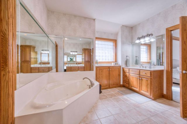 4825 S Sydney Avenue, Springfield, MO 65810