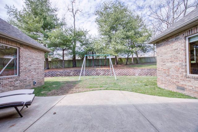 4825 S Sydney Avenue, Springfield, MO 65810