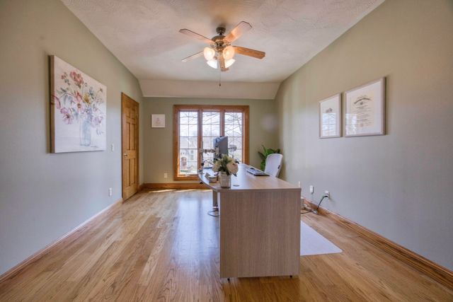 4825 S Sydney Avenue, Springfield, MO 65810