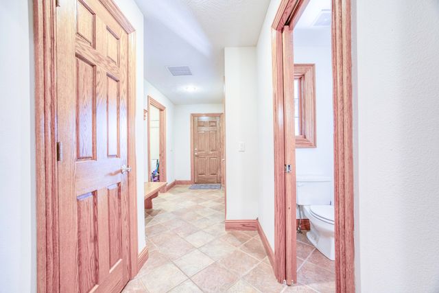 4825 S Sydney Avenue, Springfield, MO 65810