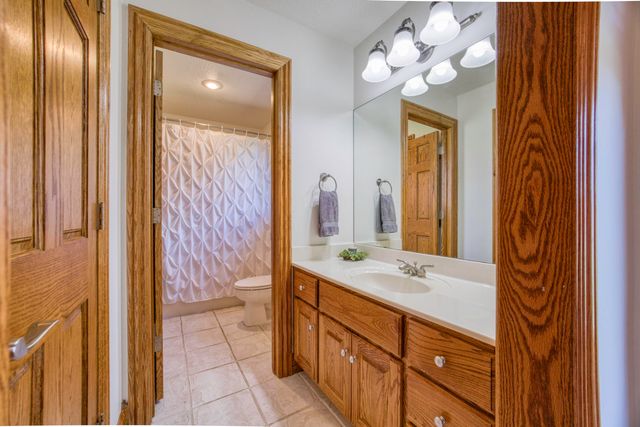 4825 S Sydney Avenue, Springfield, MO 65810