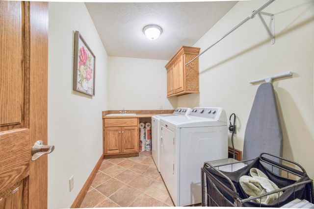 4825 S Sydney Avenue, Springfield, MO 65810