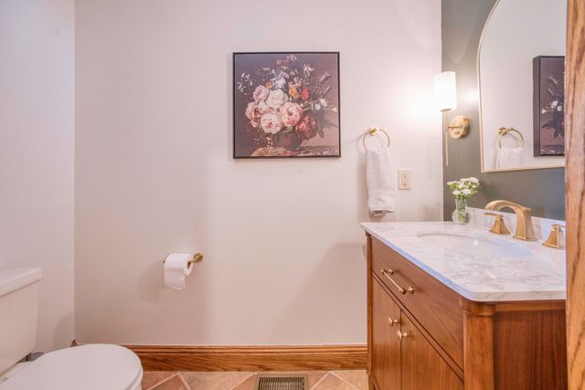 4825 S Sydney Avenue, Springfield, MO 65810