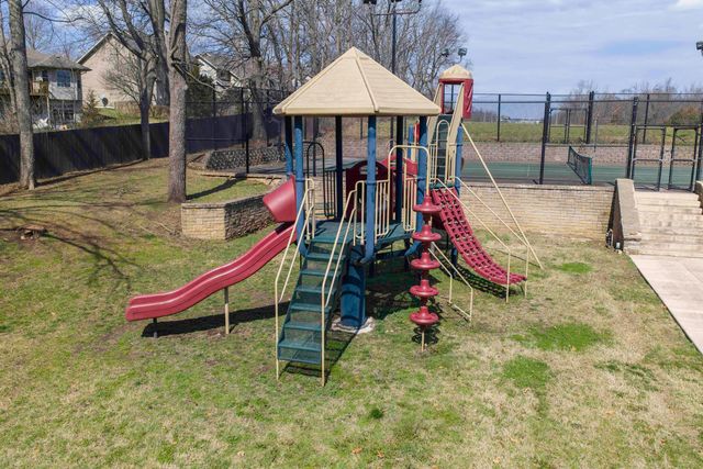 4825 S Sydney Avenue, Springfield, MO 65810