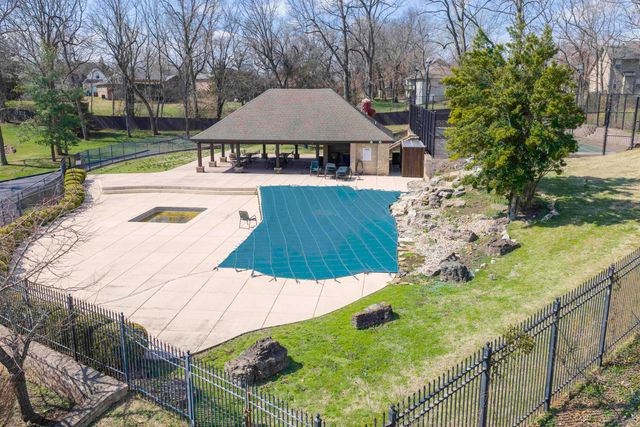 4825 S Sydney Avenue, Springfield, MO 65810