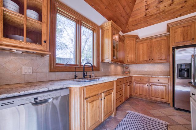 4825 S Sydney Avenue, Springfield, MO 65810