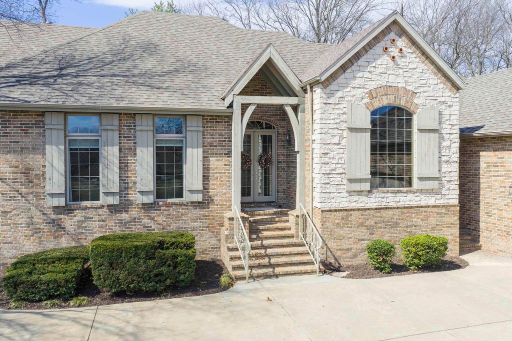 4825 S Sydney Avenue, Springfield, MO 65810