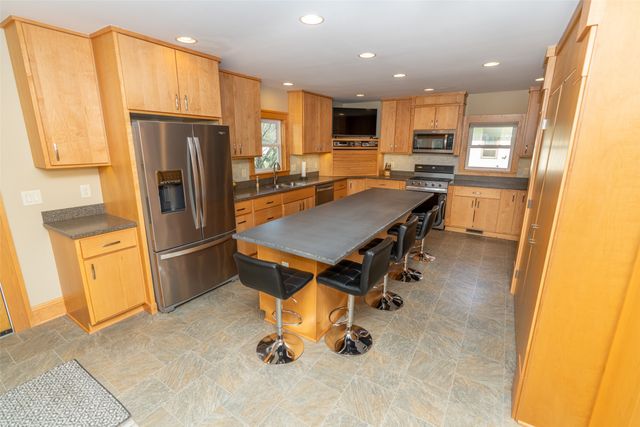 302 W Court Avenue, Winterset, IA 50273