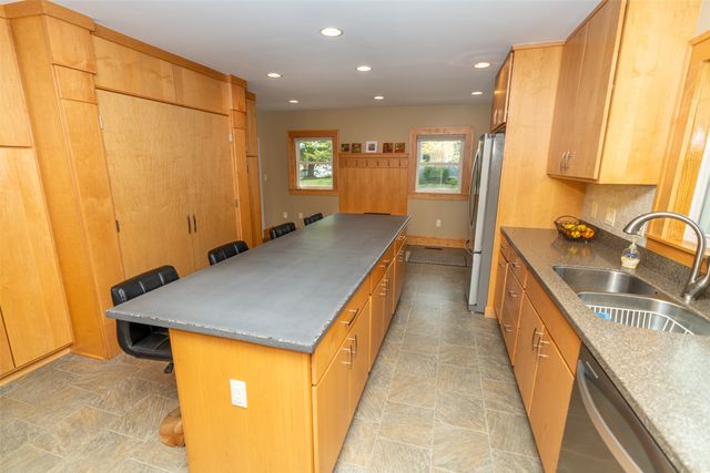 302 W Court Avenue, Winterset, IA 50273