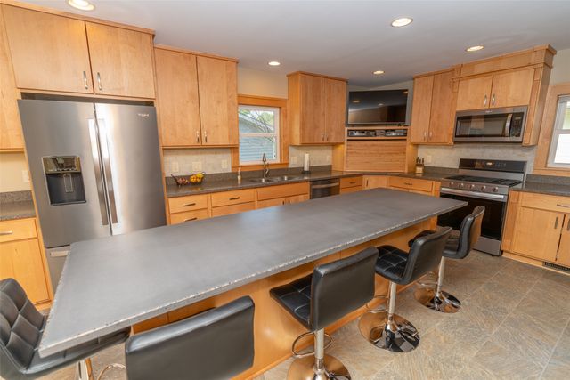 302 W Court Avenue, Winterset, IA 50273