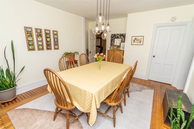 302 W Court Avenue, Winterset, IA 50273