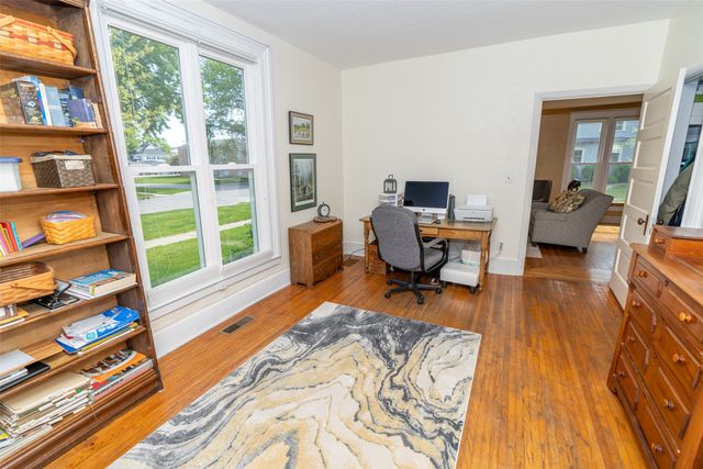 302 W Court Avenue, Winterset, IA 50273