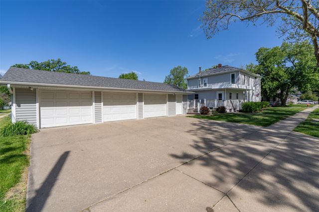 302 W Court Avenue, Winterset, IA 50273