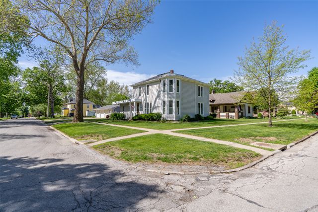 302 W Court Avenue, Winterset, IA 50273