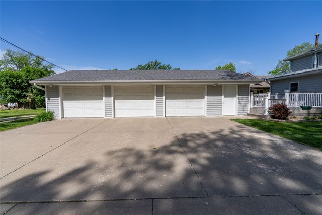 302 W Court Avenue, Winterset, IA 50273
