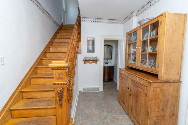 302 W Court Avenue, Winterset, IA 50273