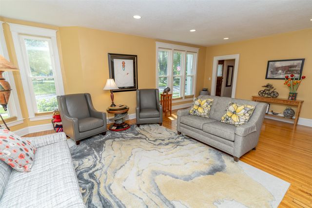 302 W Court Avenue, Winterset, IA 50273