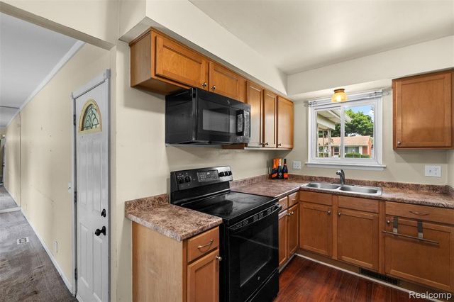 35379 Lucinda Drive, Clinton Township, MI 48035