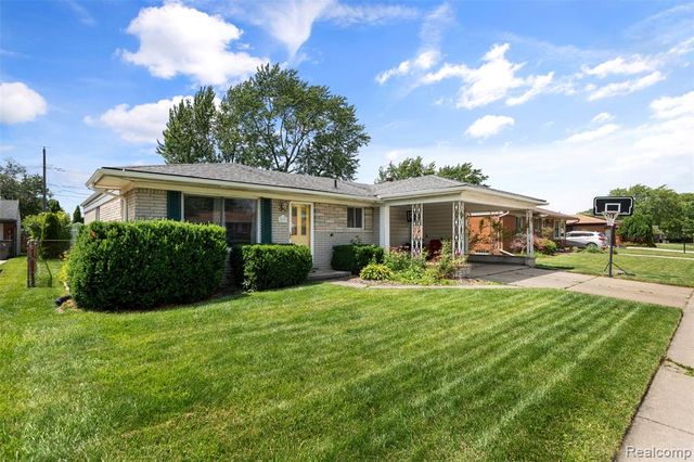 35379 Lucinda Drive, Clinton Township, MI 48035