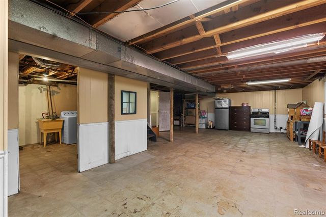35379 Lucinda Drive, Clinton Township, MI 48035