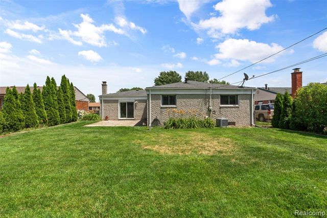 35379 Lucinda Drive, Clinton Township, MI 48035