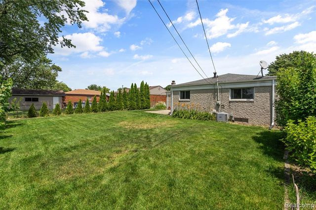 35379 Lucinda Drive, Clinton Township, MI 48035