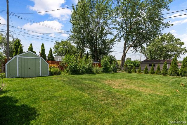 35379 Lucinda Drive, Clinton Township, MI 48035