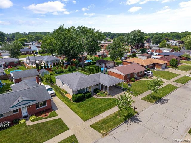 35379 Lucinda Drive, Clinton Township, MI 48035