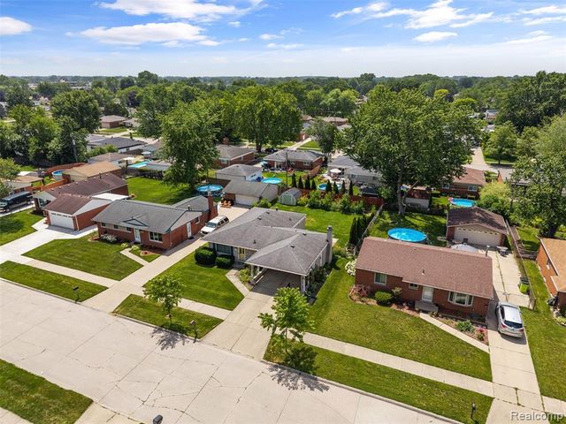35379 Lucinda Drive, Clinton Township, MI 48035