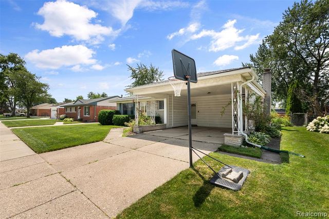 35379 Lucinda Drive, Clinton Township, MI 48035