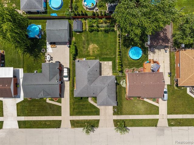 35379 Lucinda Drive, Clinton Township, MI 48035