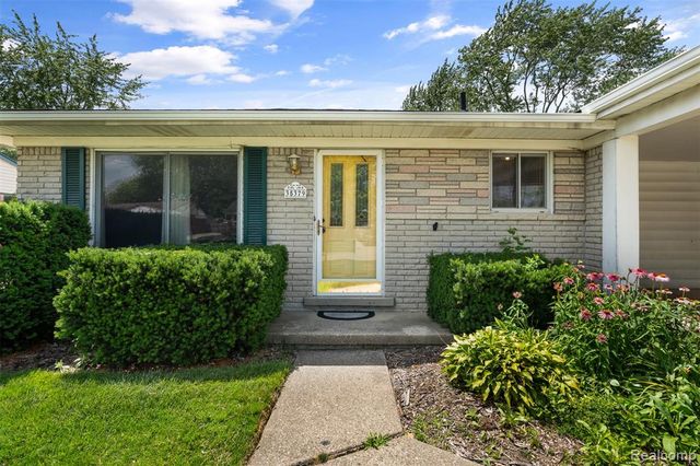 35379 Lucinda Drive, Clinton Township, MI 48035