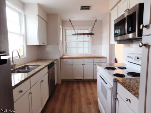 584 Eastland Road, Berea, OH 44017