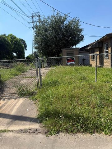 3818 Hardy Street, Houston, TX 77009