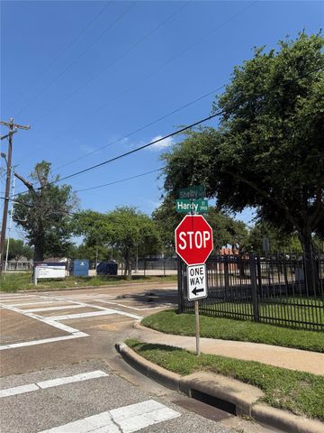 3818 Hardy Street, Houston, TX 77009