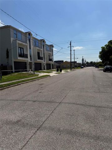 3818 Hardy Street, Houston, TX 77009