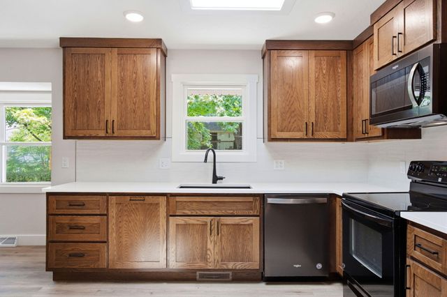 1524 S Charing Avenue, Springfield, MO 65809