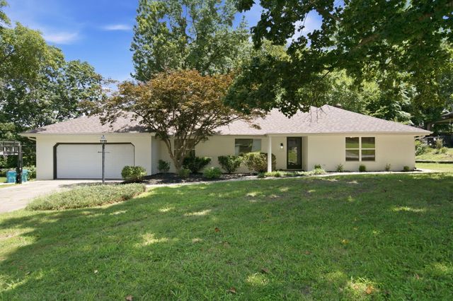 1524 S Charing Avenue, Springfield, MO 65809