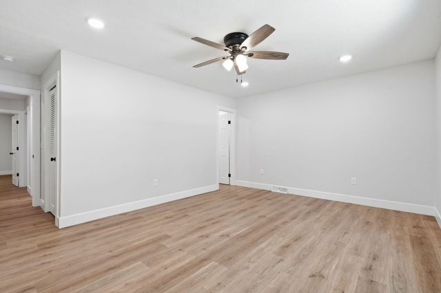 1524 S Charing Avenue, Springfield, MO 65809