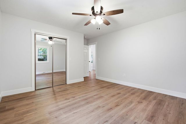 1524 S Charing Avenue, Springfield, MO 65809